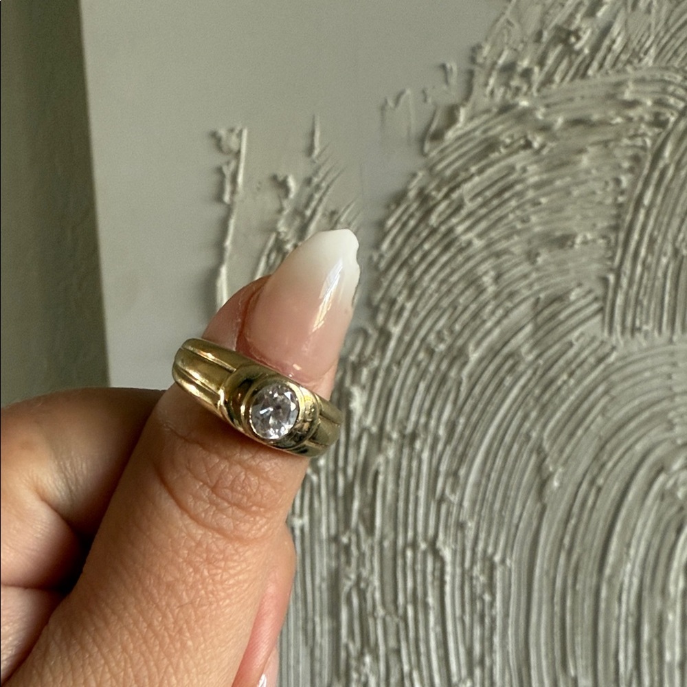 Solid 9 ct yellow gold Zircon Signet ring Vintage